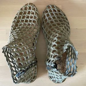 Verdura Netted Low Heel Sandal